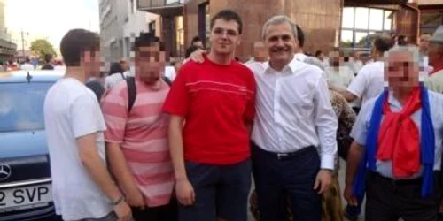 Fiul Vioricăi Dăncilă (roşu) alături de Liviu Dragnea FOTO Facebook/Victor Dăncilă