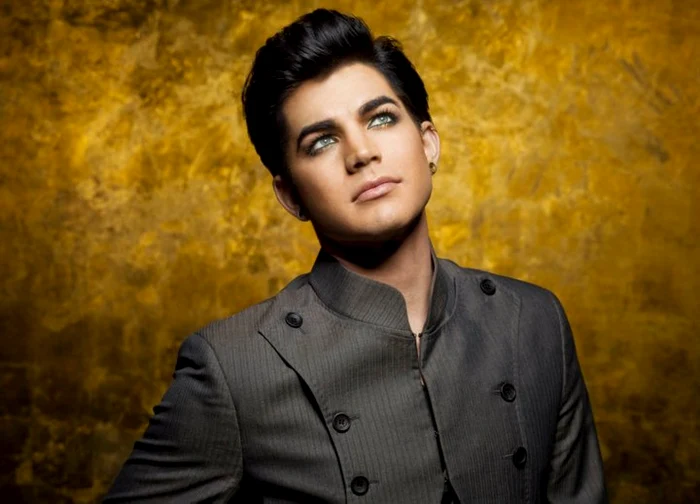 Artistul Adam Lambert apelează des la produsele cosmetice. FOTO Facebook