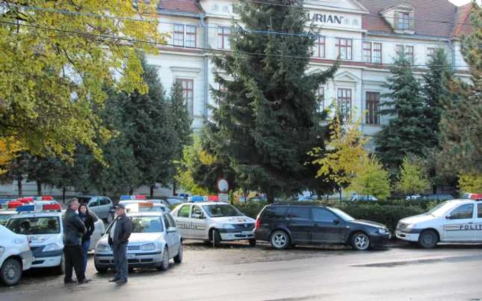 Botoşani:Peste 30 de echipaje de poliţie au ajuns la Laurian 