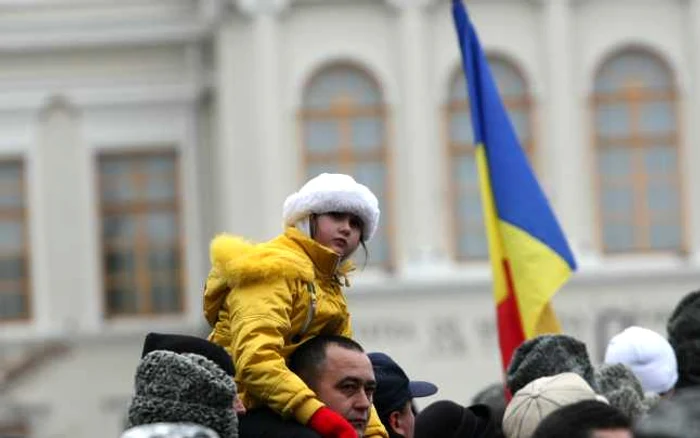 Micuţii au venit cu drapelul la paradă