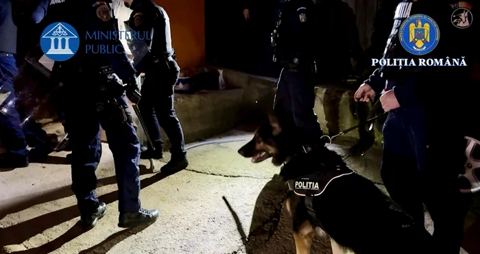 Anchetatorii spun că procurorul fi tras cu arma pe care o avea. FOTO arhivă Poliția Română