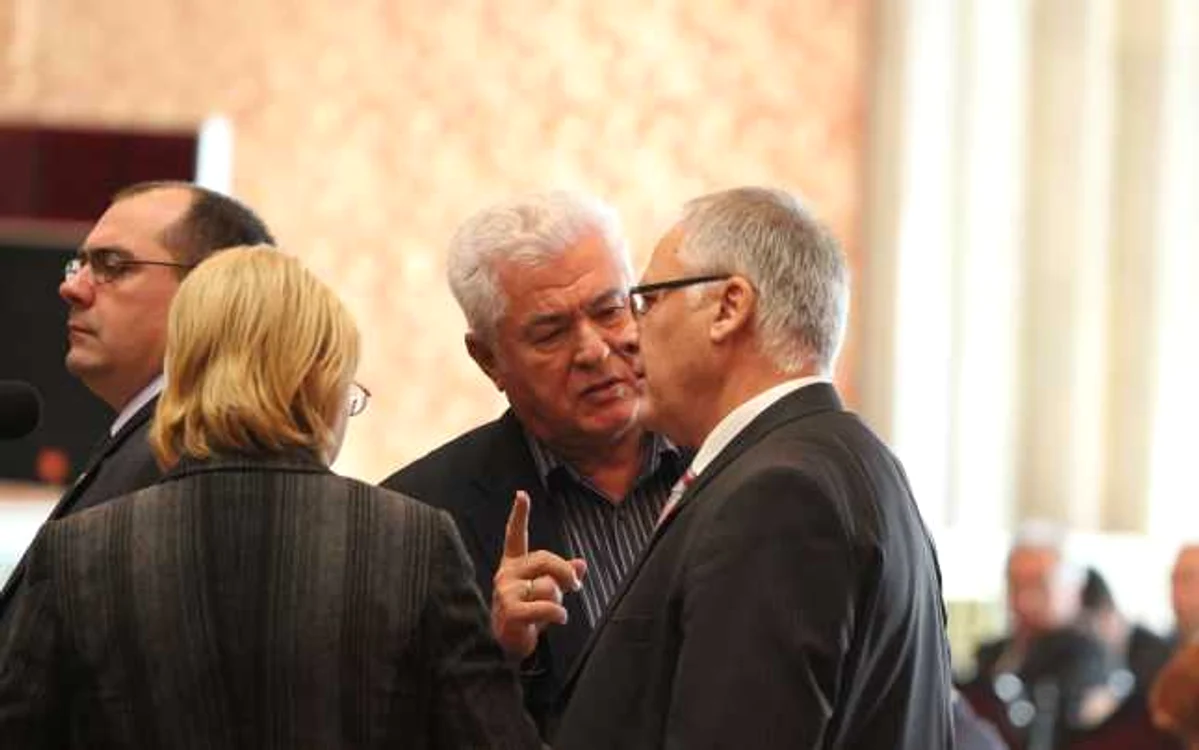 FOTO DE EDUARD BÂZGU Comunistul Vladimir Voronin şi democratul Dumitru Diacov