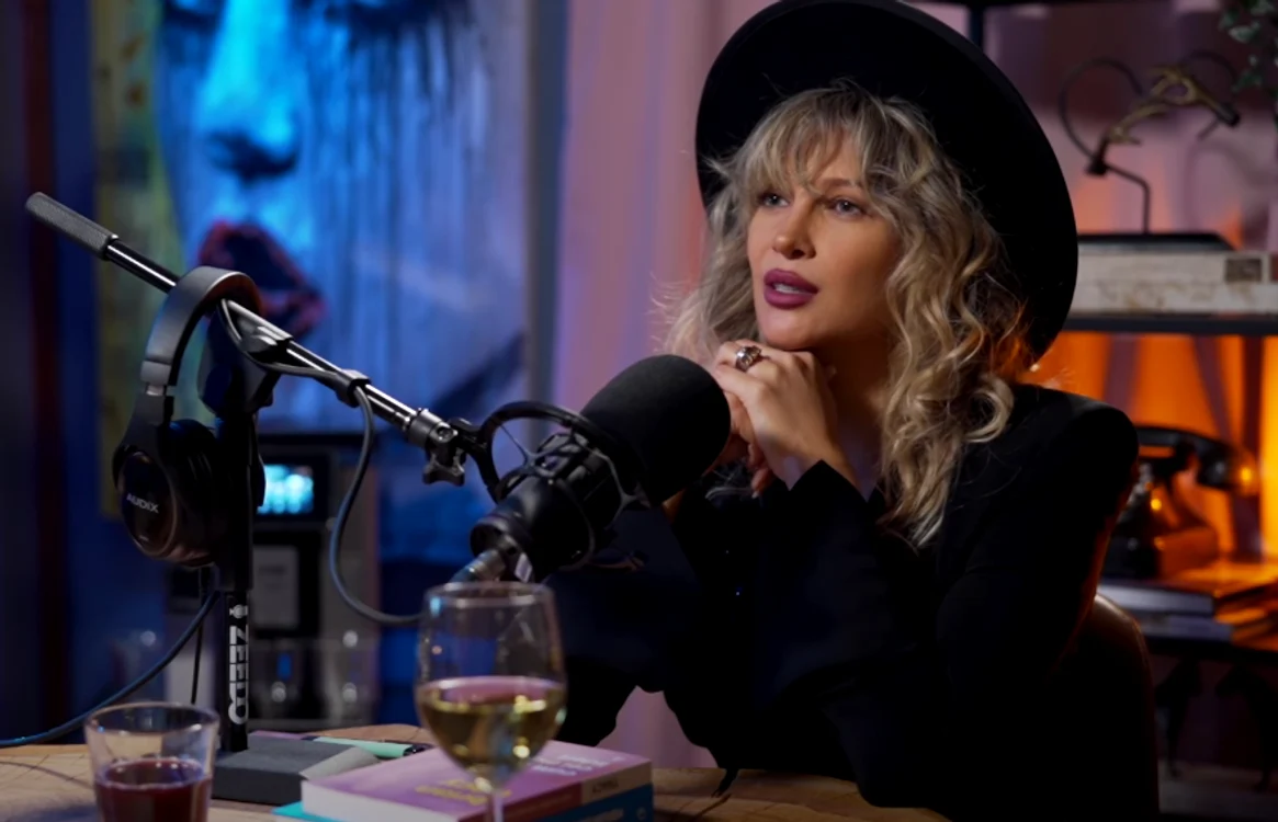 
    Lora, invitată la podcastul lui Cătălin Măruțăfoto: captură Youtube  