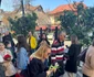 Andreea Esca şi echipa A-List împart flori de 8 martie / foto: Click!