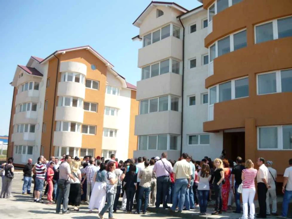 Zeci de tulceni la pseudo-inaugurarea de azi