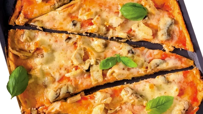 Pizza cu blat de conopidă jpg