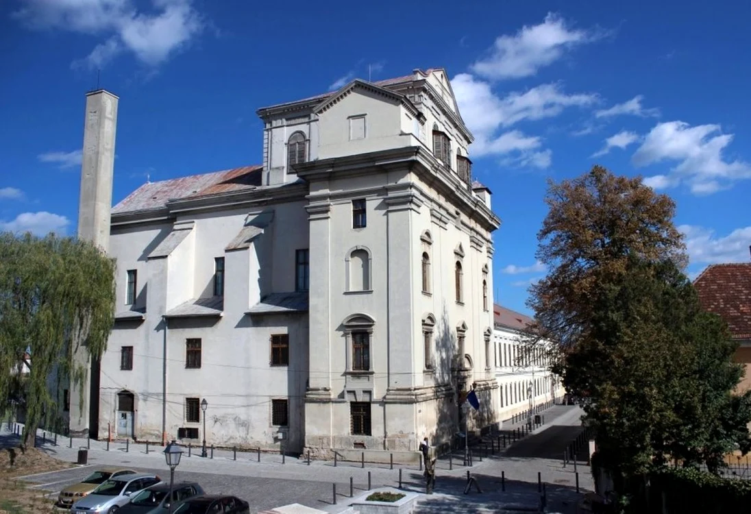 Clădirea Bibliotecii Batthyaneum are o vechime de peste 200 de ani FOTO Adevărul