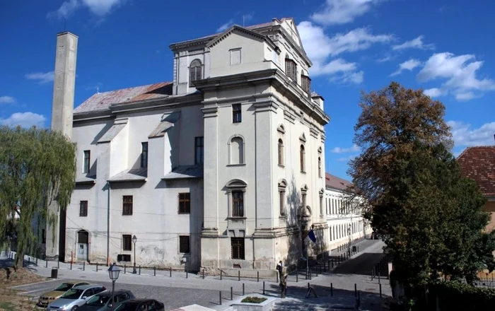 Biblioteca Batthyaneum din Alba Iulia FOTO Adevărul