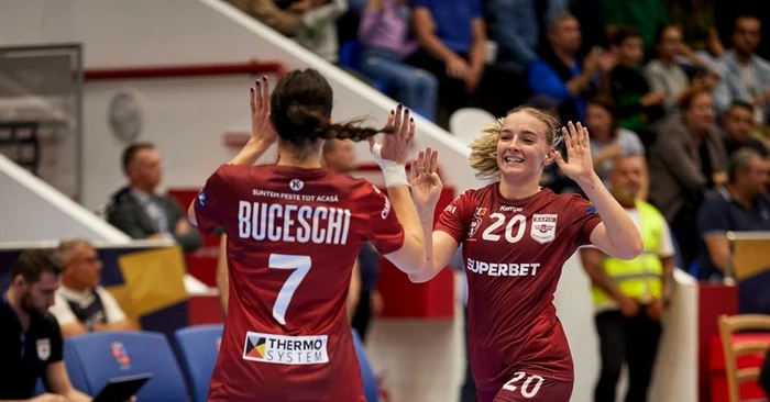 Rapidistele au marcat 3 goluri pe final și merg în play-offul Champions League. Foto EHF