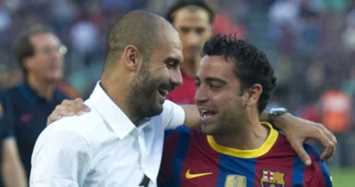 Guardiola şi Xavi au fost coechipieri şi pe teren, în perioada 1998-2001. Apoi, Guardiola a scris istorie pe banca Barcelonei, într-o perioadă în care l-a antrenat şi pe Xavi (2008-2012)