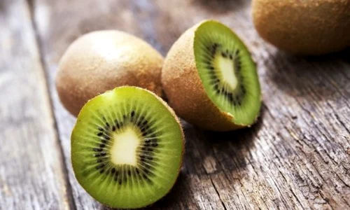 organic kiwis on wood 1426 124 jpeg