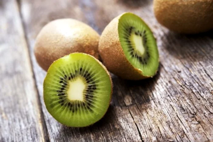 Kiwi are un conținut caloric foarte scăzut. clickpentrufemei.ro