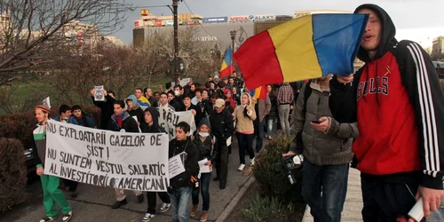 Ecologiştii se opun fracturării hidraulice prin care se obţin gazele de şist FOTO Adevărul