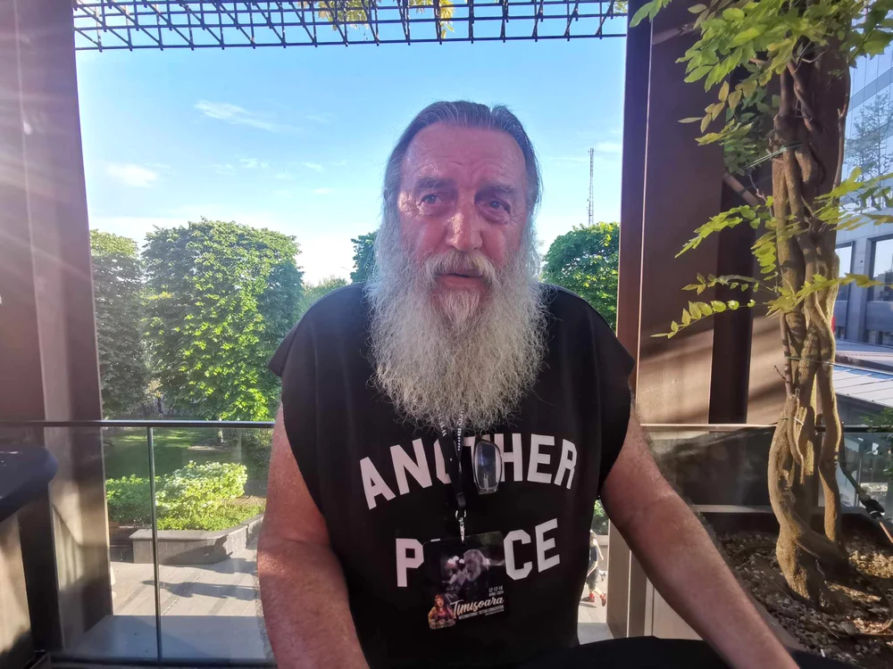 Valeriu Sepi la reconstituirea coperții Cantafabule FOTO Ștefan Both