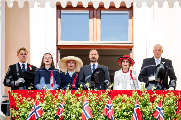 Prințul Sverre Magnus, Prințesa Ingrid Alexandra, Prințesa Mette Marit, Prințul Haakon, Regina Sonja și Regele Harald al Norvegiei  GettyImages 2215543818 jpg
