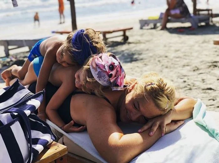 
    Horia Brenciu, alături de mezinii familiei, Mina și Toma Foto Instagram  