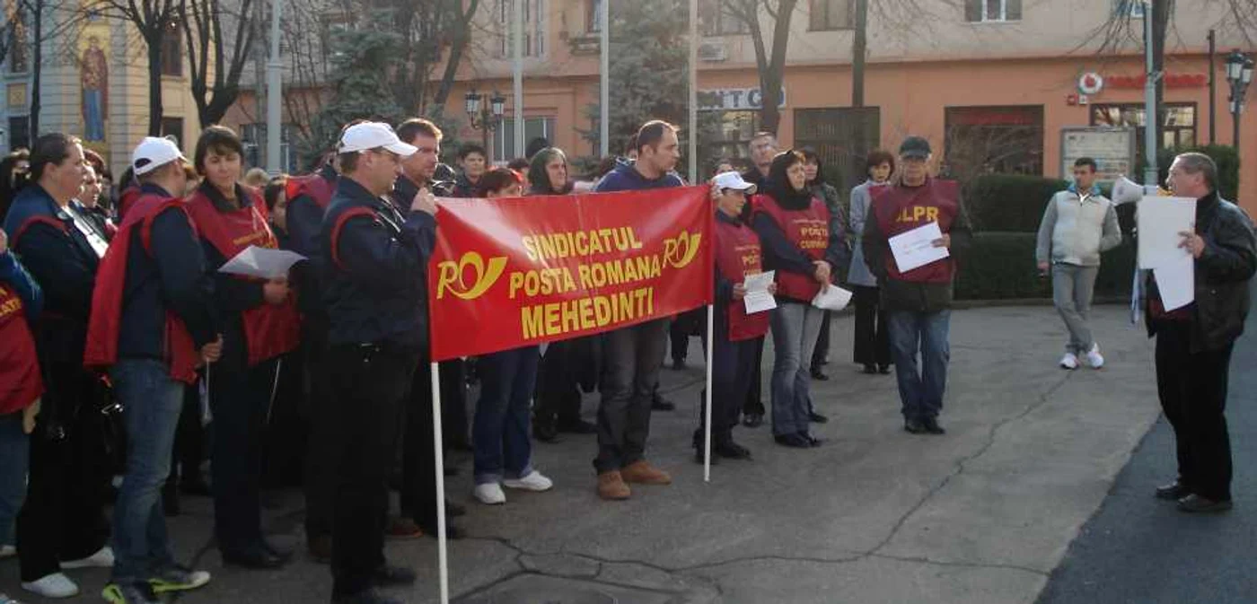 Protest în faţa Prefecturii Mehedinţi