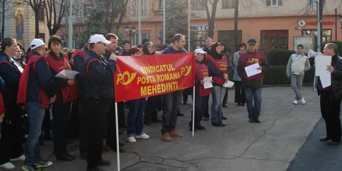 Protest în faţa Prefecturii Mehedinţi