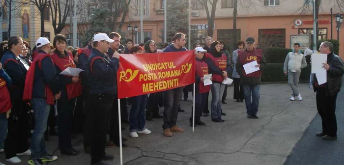 Protest în faţa Prefecturii Mehedinţi
