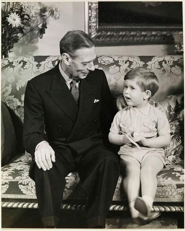 Regele Charles al III lea si bunicul sau, Regele George al VI lea 