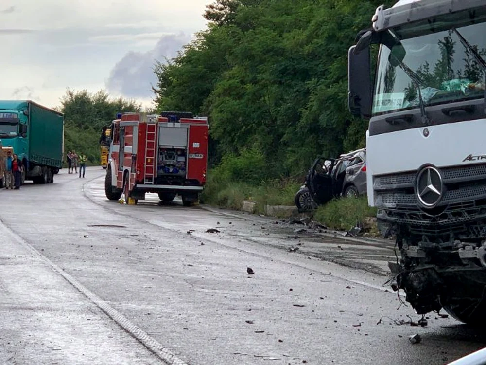 
    Accidentul s-a petrecut pe drumul dintre Razgrad şi Rusefoto: Razgrad Foto News/Facebook  