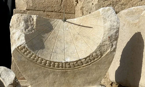 Cadran solar antic, descoperit în Turcia / FOTO jpeg