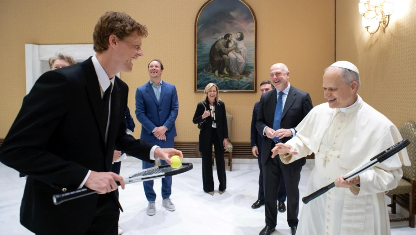 Papa Leon și Jannik Sinner, schimb de glume   FOTO gazzetta.it