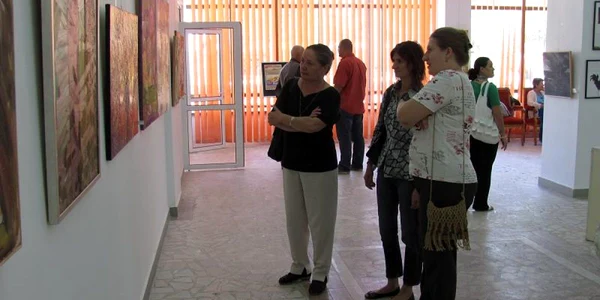 Iubitorii de artă sunt aşteptaţi la Centrul Cultural Ionel Perlea foto: M.S.