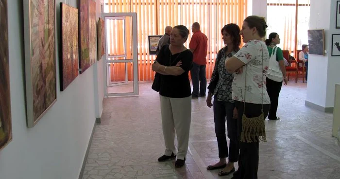 Iubitorii de artă sunt aşteptaţi la Centrul Cultural Ionel Perlea foto: M.S.