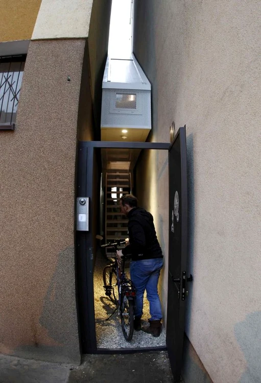 Casa scriitorului Edgar Keret din Varşovia este cea mai îngustă din lume. (Foto: Reuters)