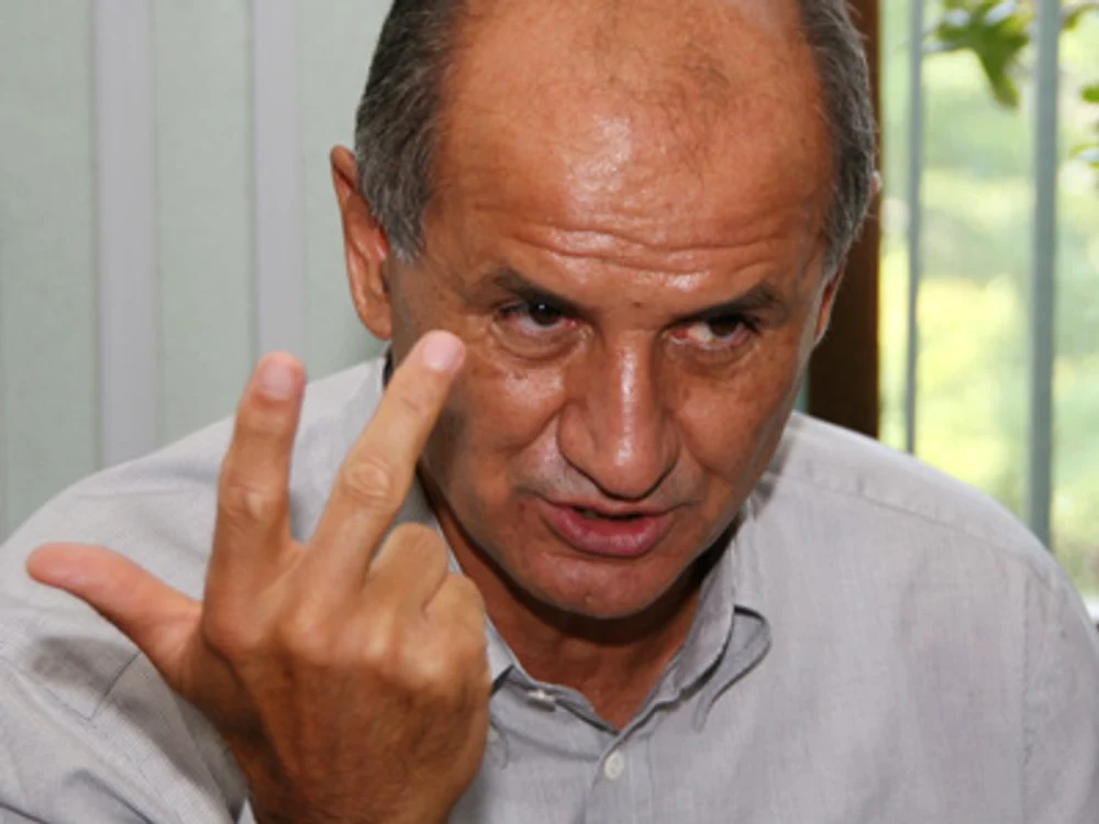 
    Copos pare decis să dea Rapidul  