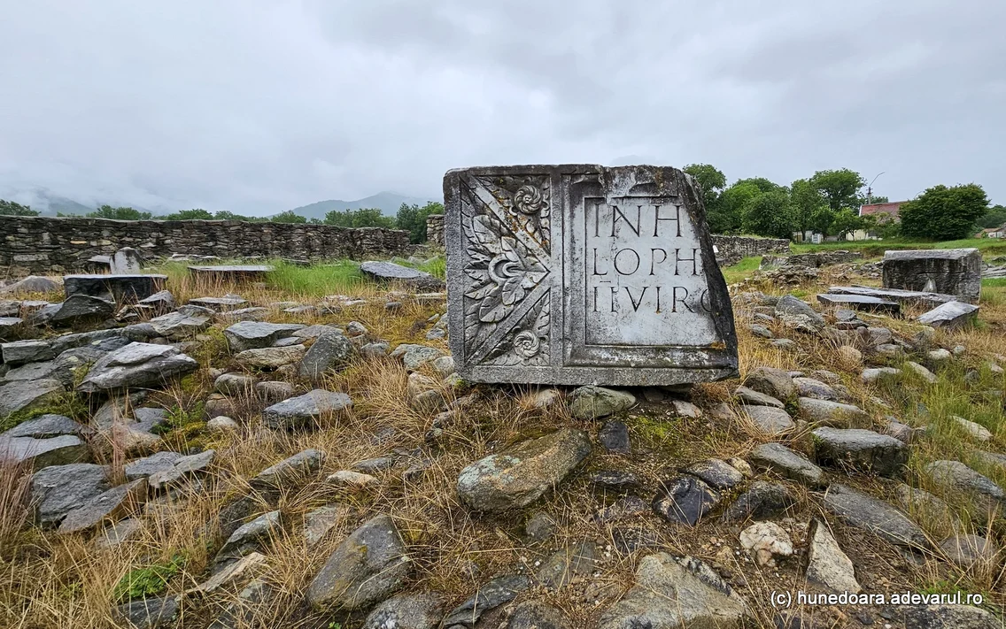 puține monumente  au ramas in Ulpia Traiana Sarmizegetusa Foto Daniel Guță ADEVĂRUL (26) jpg