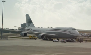 Boeing 747 deținut de familia regală din Qatar pe pista Aeroportului Internațional Palm Beach  FOTO Shutterstock jpg