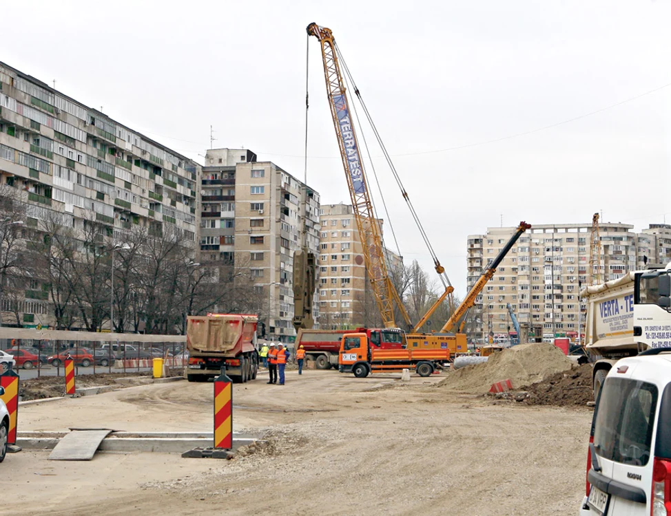 Guvernul a înjumătăţit banii