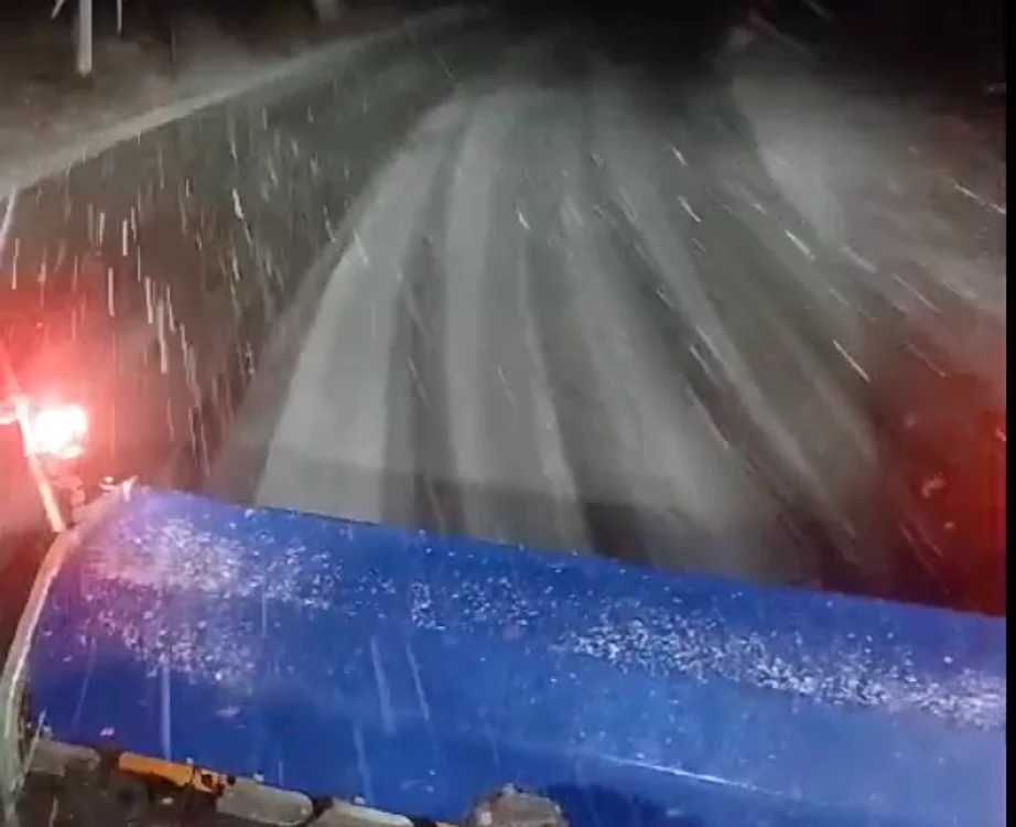 Drumarii au scos utilajele pentru deszăpezire Foto: Captură video DRDP Craiova