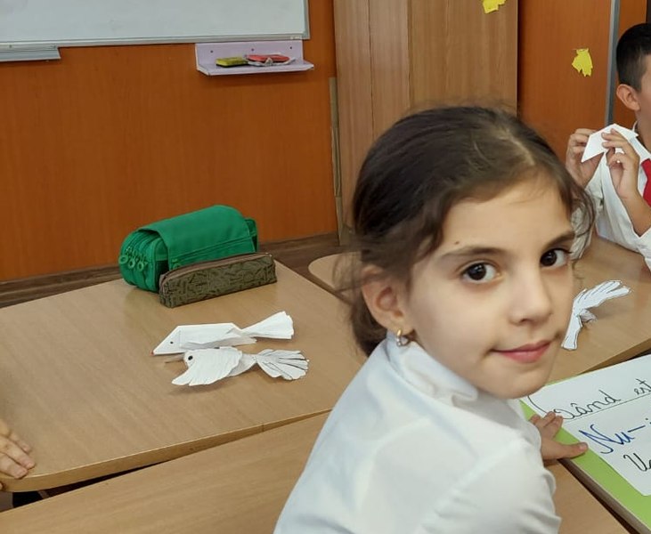 Cazul fetiței de 9 ani ucisă de mamă. O educatoare a făcut o plângere de agresiune, însă autoritățile au închis cazul 