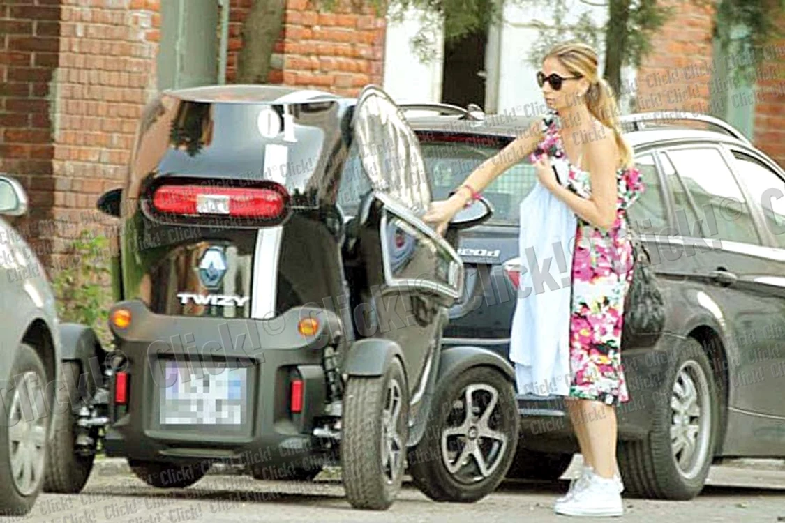 Twizy Urban 45 se  încadrează în categoria  cvadriciclurilor uşoare  (L6E) şi necesită permis  de conducere categoria B1