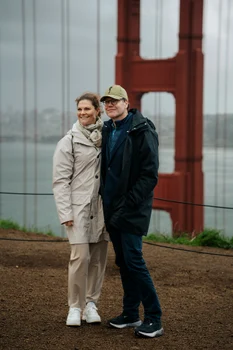 Prinţesa Victoria a Suediei şi Prinţul Daniel pe podul Golden Gate din San Francisco. FOTO: Clement Morin, Casa Regală suedeză