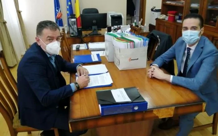 Primarul Cristian Gentea şi City Managerul Piteştiului, Lucreaţiu Tudor. Foto: FB: Cristian Gentea