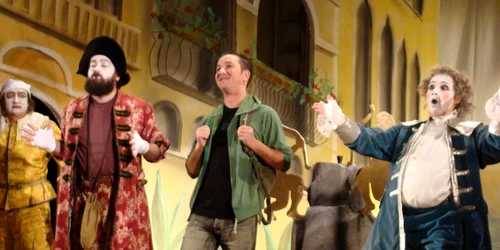 Bistriţenii sunt invitaţi la teatru (foto arhivă)