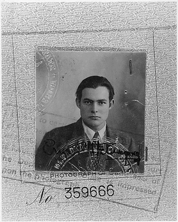Poza din paşaport a scriitorului Ernest Hemingway- 1923