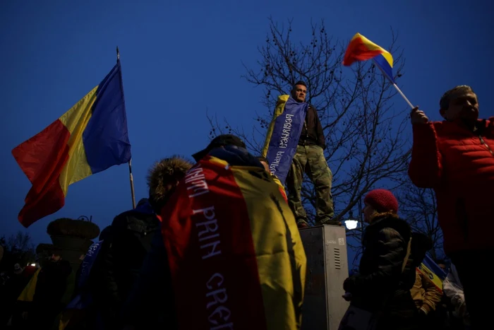 În 7
dintre cele 24 de localităţi în care au avut loc manifestaţii publice, s-a
depăşit numărul maxim de participanţi prevăzut de lege, respectiv 100 de
persoane. FOTO Inquam Photos / Octav Ganea