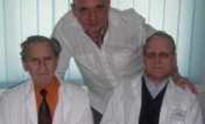 Doctorii Ioan Pârvulescu, Florin George Frunză şi Mihai Botez