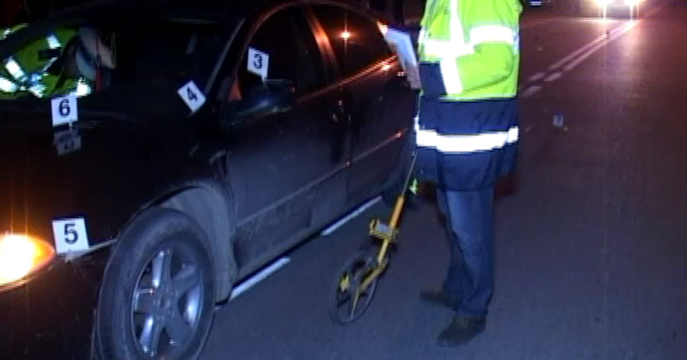 Poliţistul a fost acroşat de şoferul care făcea liniuţe. FOTO Adrian Boioglu