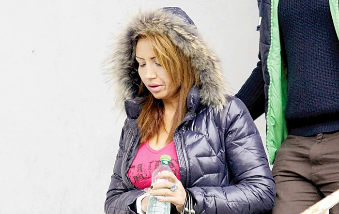 Narcisa Guță a fost încătușată vineri şi dusă în arestul central din Capitală