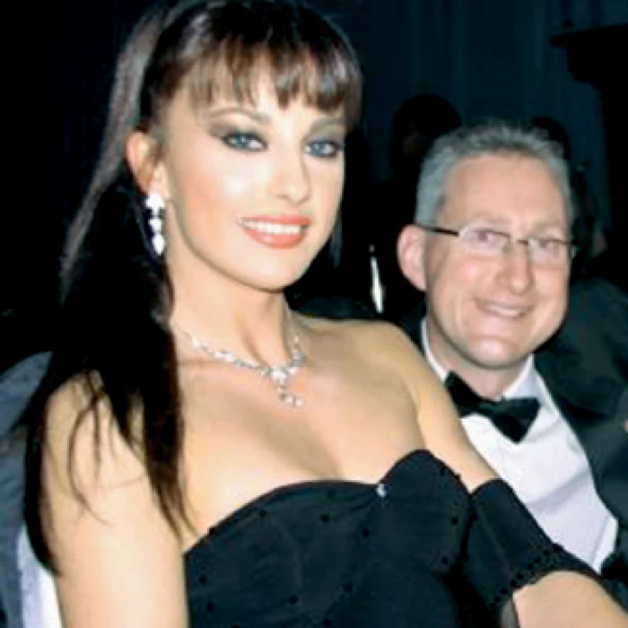 La începutul anului 2008, cuplul Gabriela Irimia şi Opik Lembit era nelipsit din presa britanică