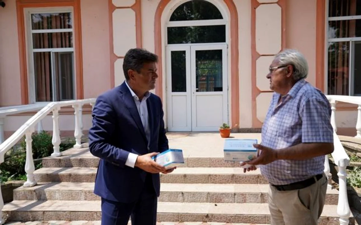 Măşti pentru personalul medical şi pacienţii Centrului din Fierbinţi Târg FOTO Facebook/CJI