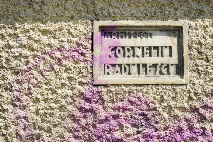 Fațadele multor clădiri istorice din București au fost afectate de graffiti FOTO Pro Patrimonio