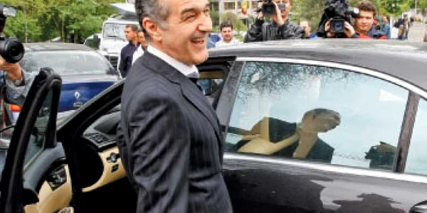 Becali, turnat de un apropiat