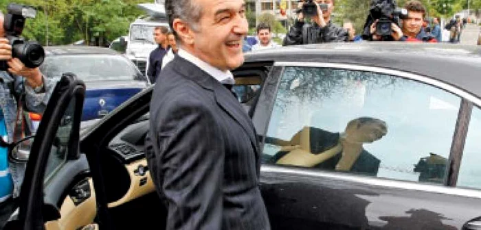 Becali, turnat de un apropiat